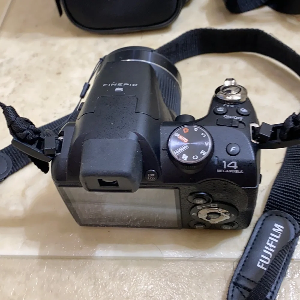 Fuji Finepix S 14MP (EUC)